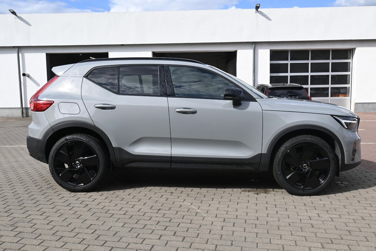 Fahrzeugabbildung Volvo XC40 B4 DKG Plus Black Edition*FSHZG*360°*ACC