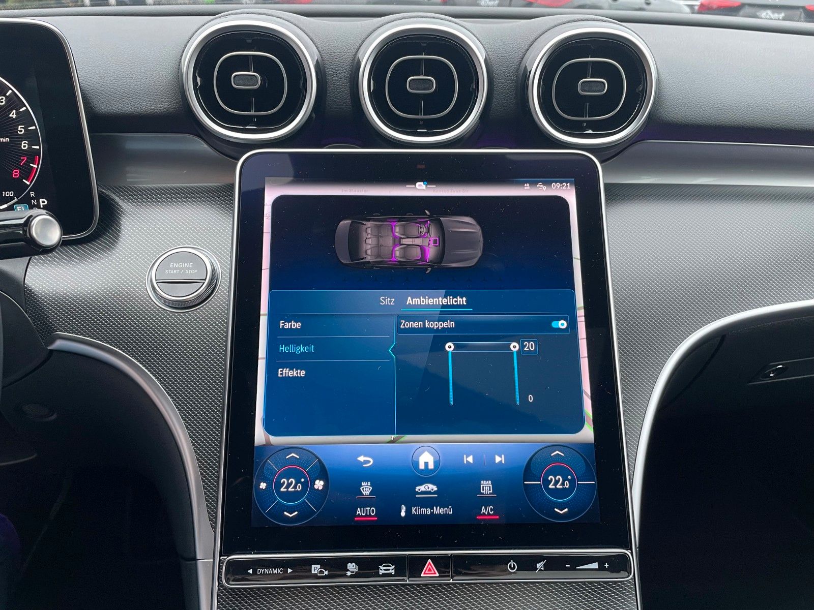 Fahrzeugabbildung Mercedes-Benz C 300 e Avantgarde Digital+S-Dach+AHK+Distr+