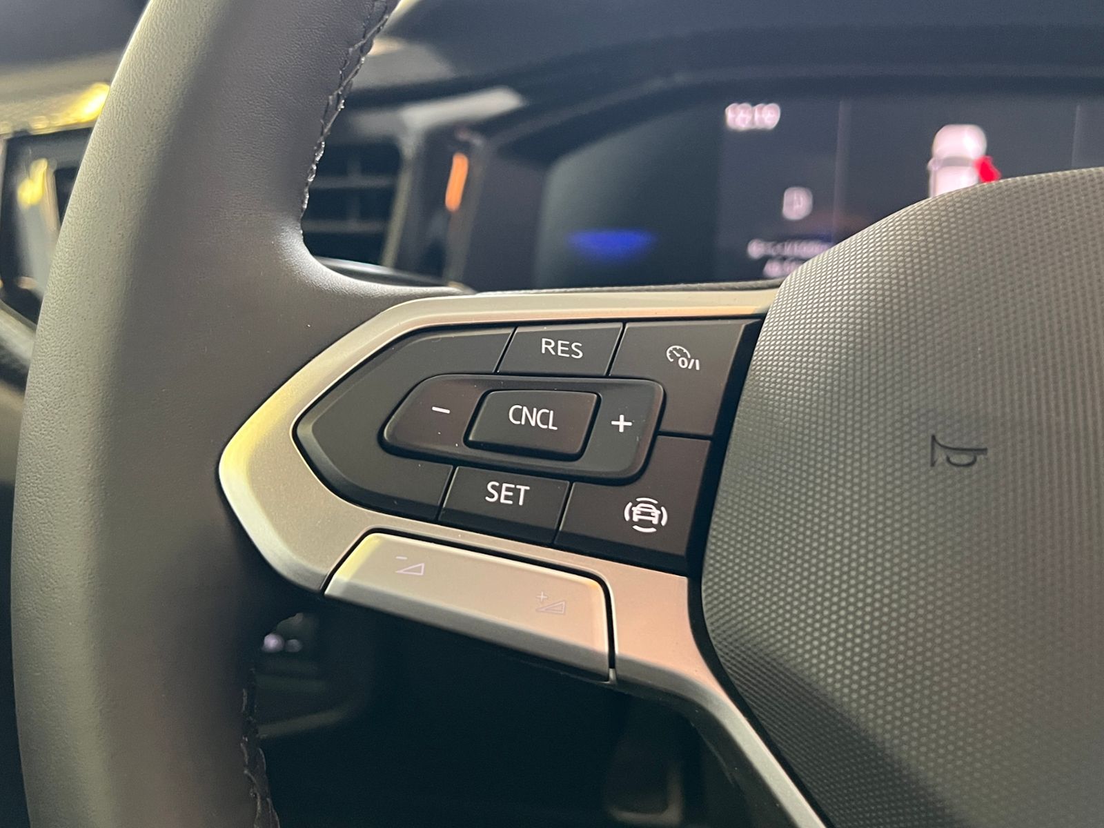Fahrzeugabbildung Volkswagen Polo Life 1.0 TSI *LED, App Connect, PDC, Kamera
