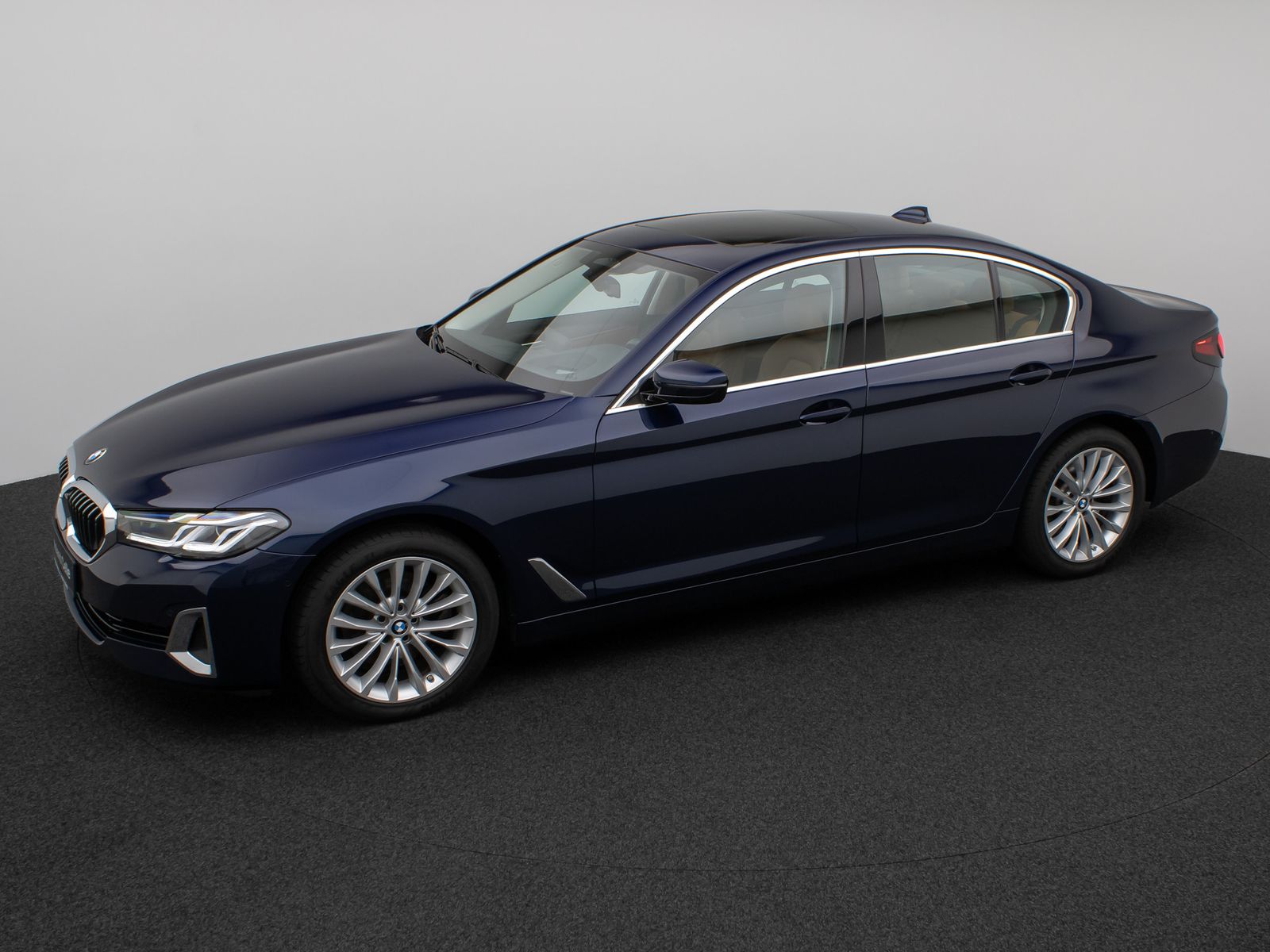 Fahrzeugabbildung BMW 520d xD LuxuryLine Glasdach Kamera Laser HUD H/K