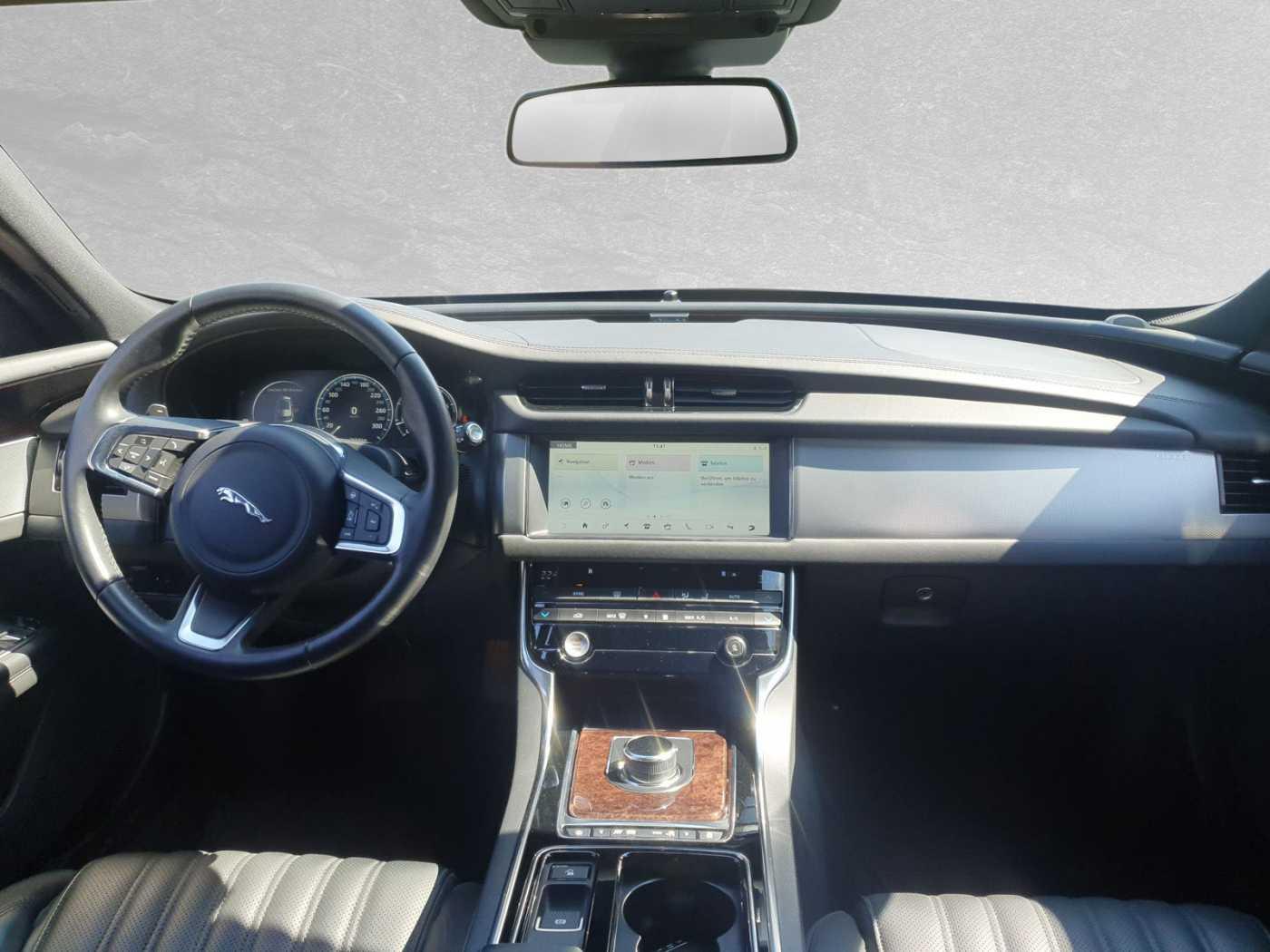 Jaguar XF 25t Sportbrake Portfolio