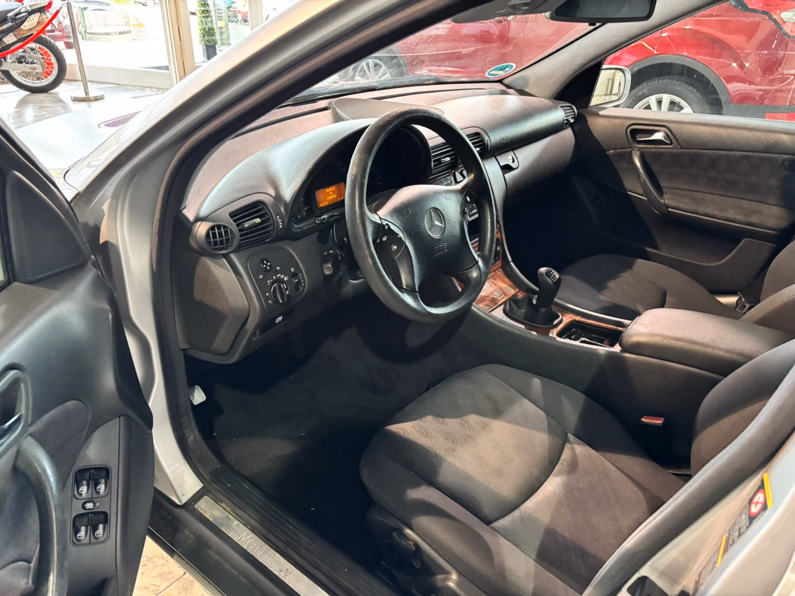 Mercedes-Benz C180 2004 — photo 14