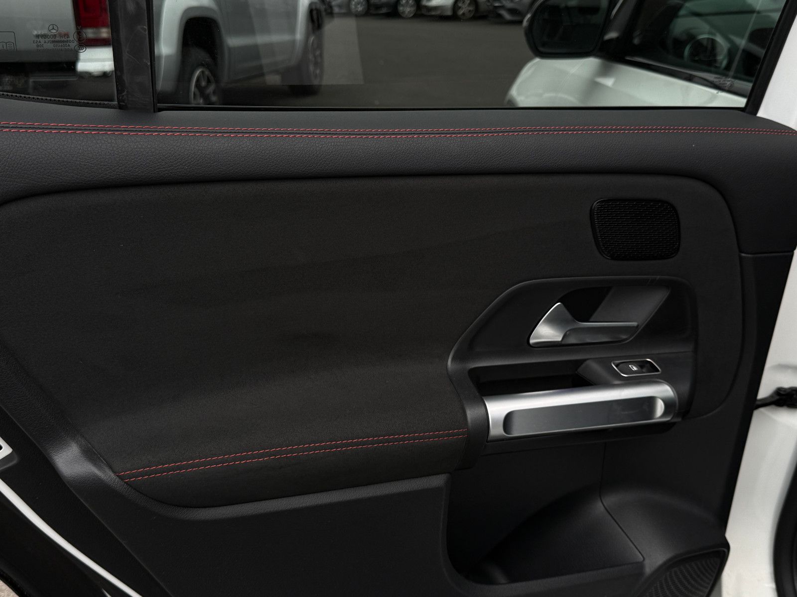 Fahrzeugabbildung Mercedes-Benz GLB 220d 4Matic AMG ACC AHK Kamera Ambiente Pano