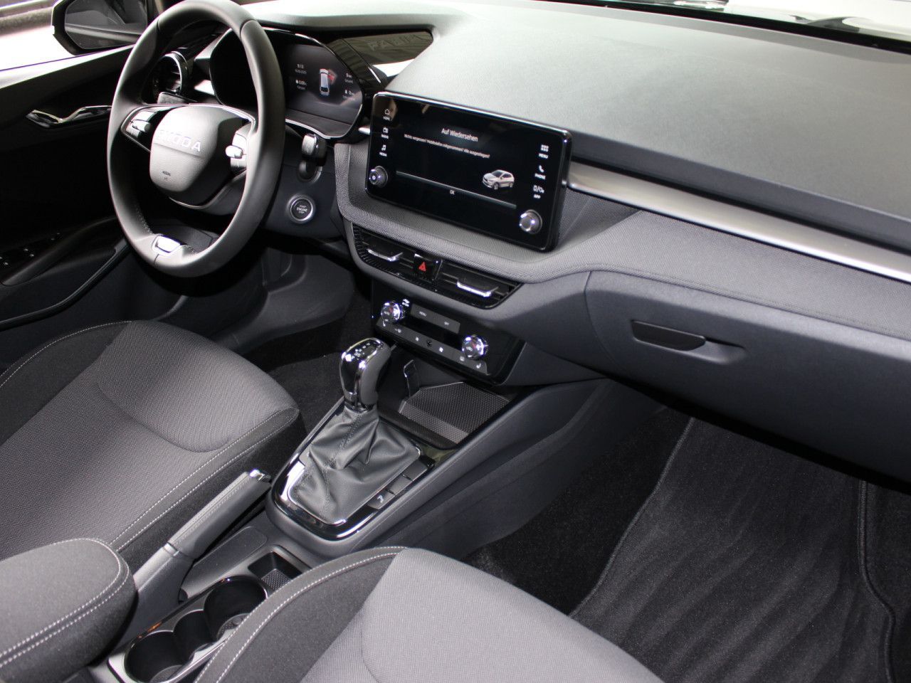 Fahrzeugabbildung SKODA Fabia 1.0 TSI DSG Selection RFK/APP/elekt