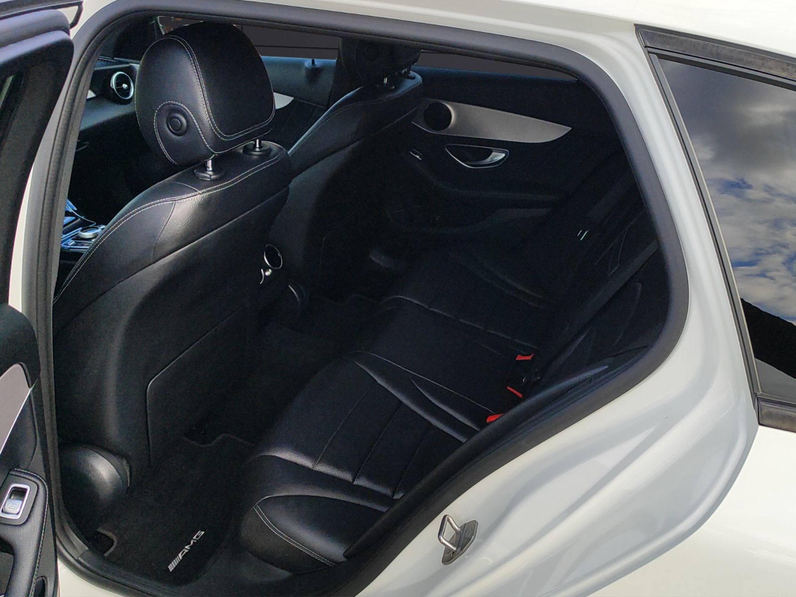 Fahrzeugabbildung Mercedes-Benz C 200 T*AMG-Line*Navi*Night-Paket*Keyless-Go*