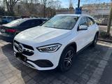 Mercedes-Benz GLA 200 DCT -