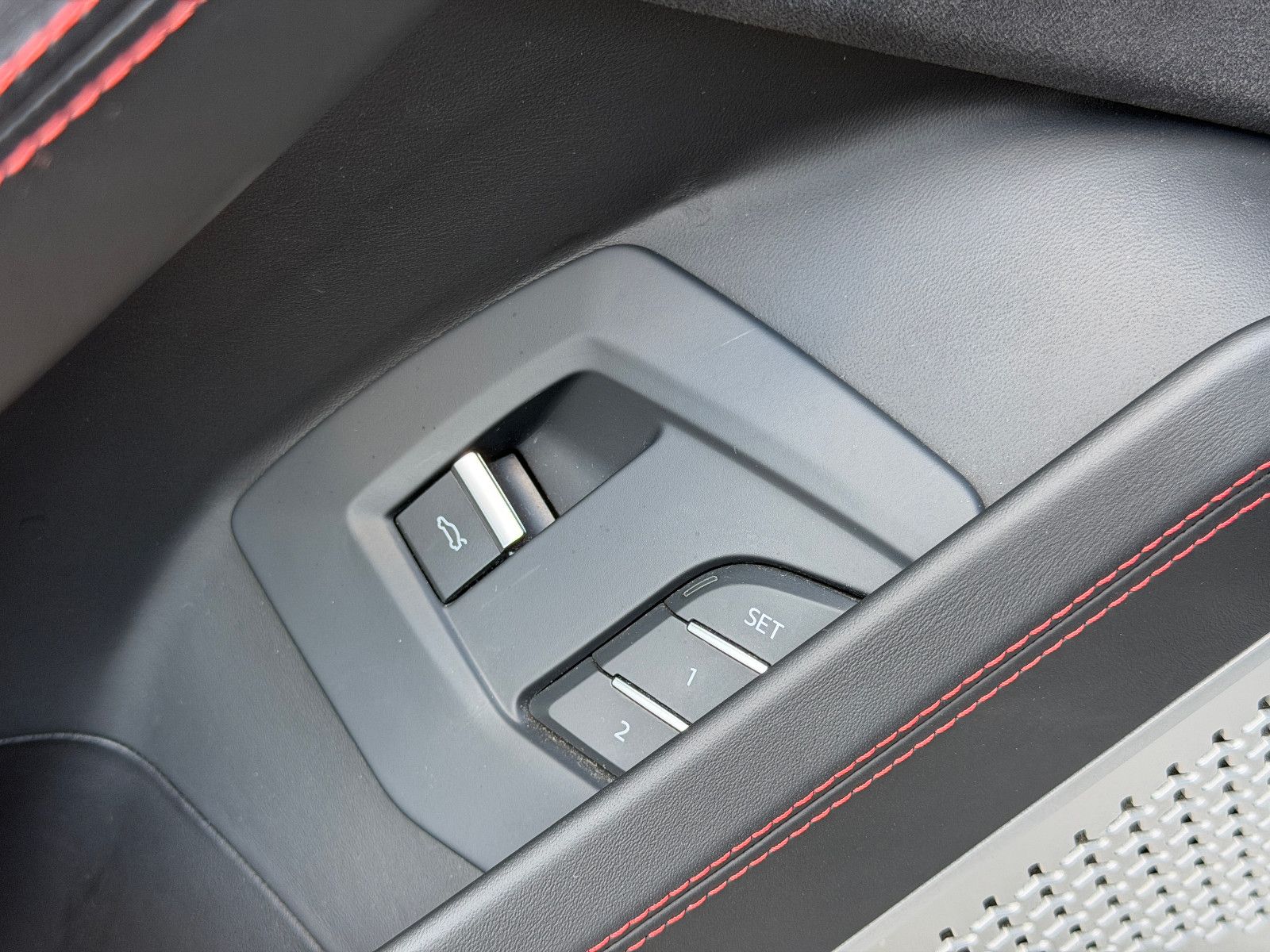 Fahrzeugabbildung Lamborghini Urus/PANO/23ZOLL/B&O-3D/360KAM/HEAD-UP