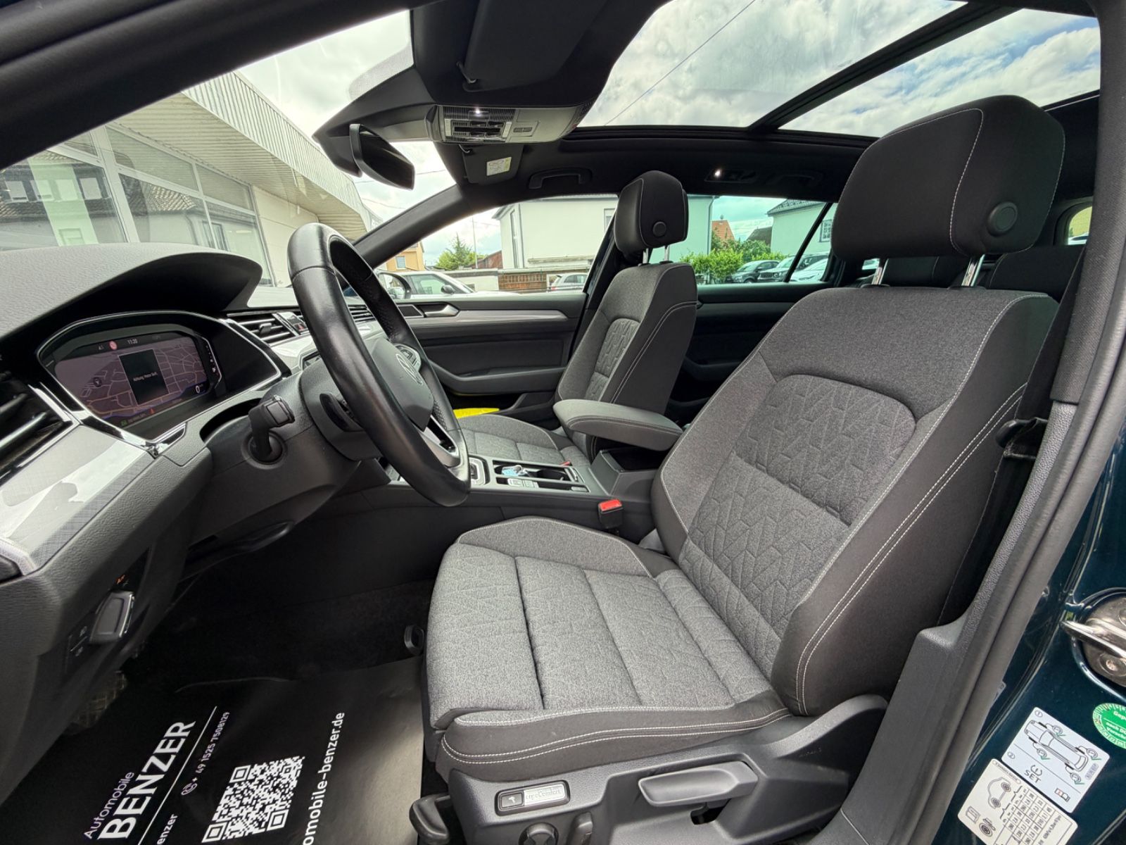 Fahrzeugabbildung Volkswagen Passat Business/AHK/Pano/LED/R-Cam/CarPlay/NAVI
