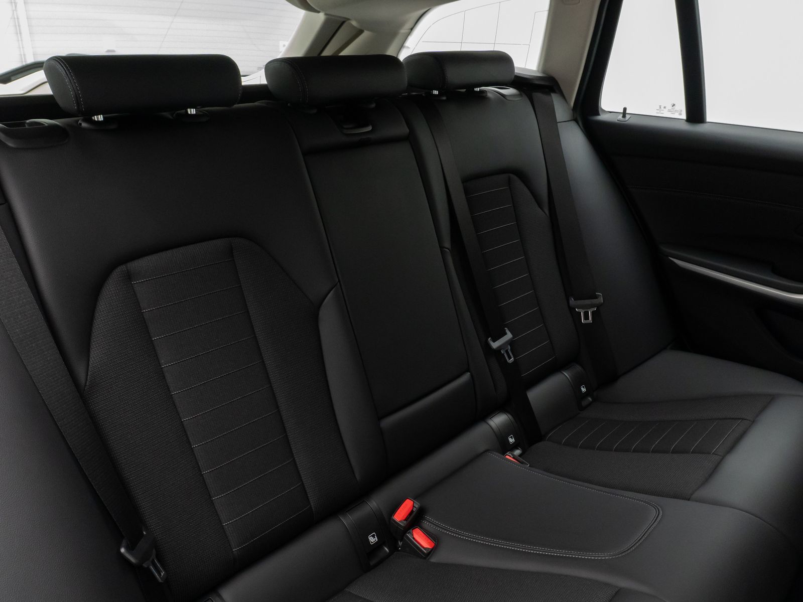 Fahrzeugabbildung BMW 330e Kamera DAB HiFi DrivingAssist Alarm Sport