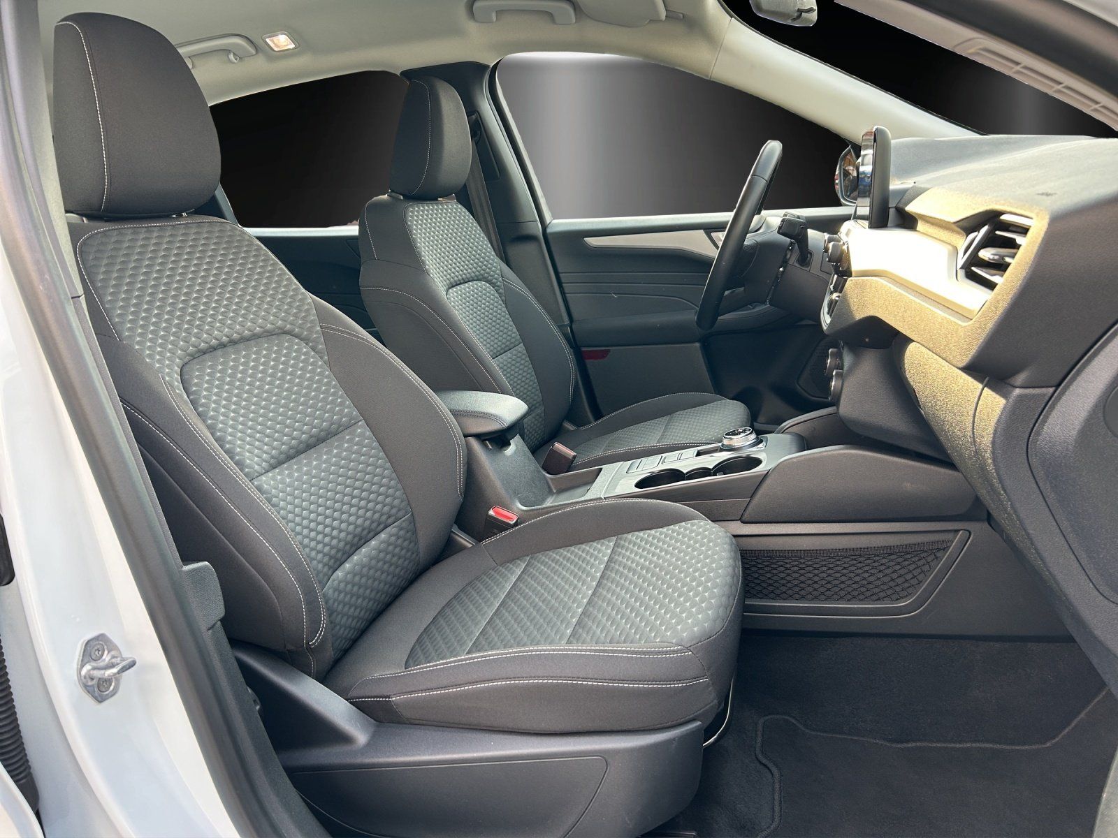Fahrzeugabbildung Ford Kuga 2.5 Duratec Plug-in-Hybrid PHEV/SYNC3/SHZ/