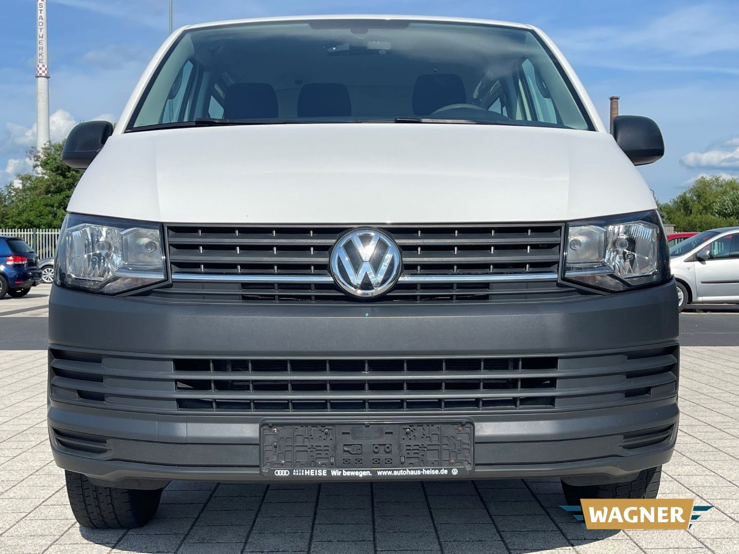 Fahrzeugabbildung Volkswagen T6 Kombi lang 9 Sitzer Rampe Klimaanlage