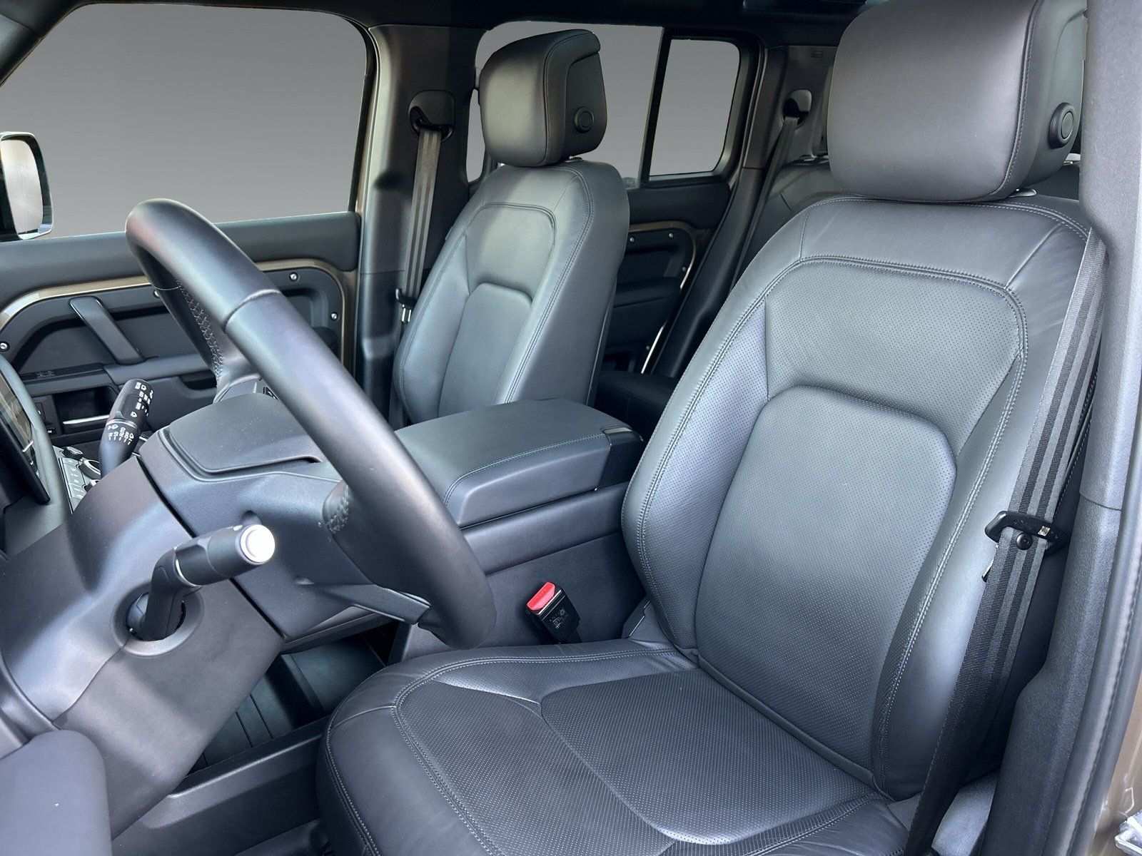 Land Rover Defender 3.0 D300  X-Dynamic HSE +AHK +PANORAMAD foto 7