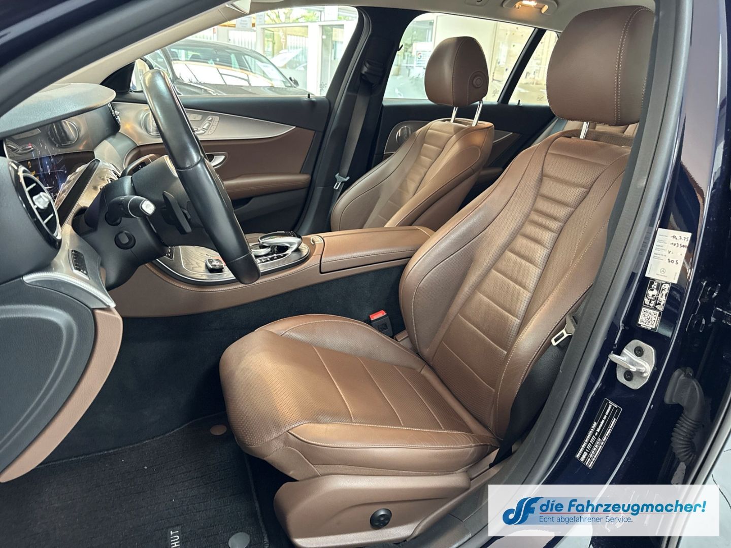 Fahrzeugabbildung Mercedes-Benz E 400 4Matic EU6d-T Luftfederung AD Niveau Navi