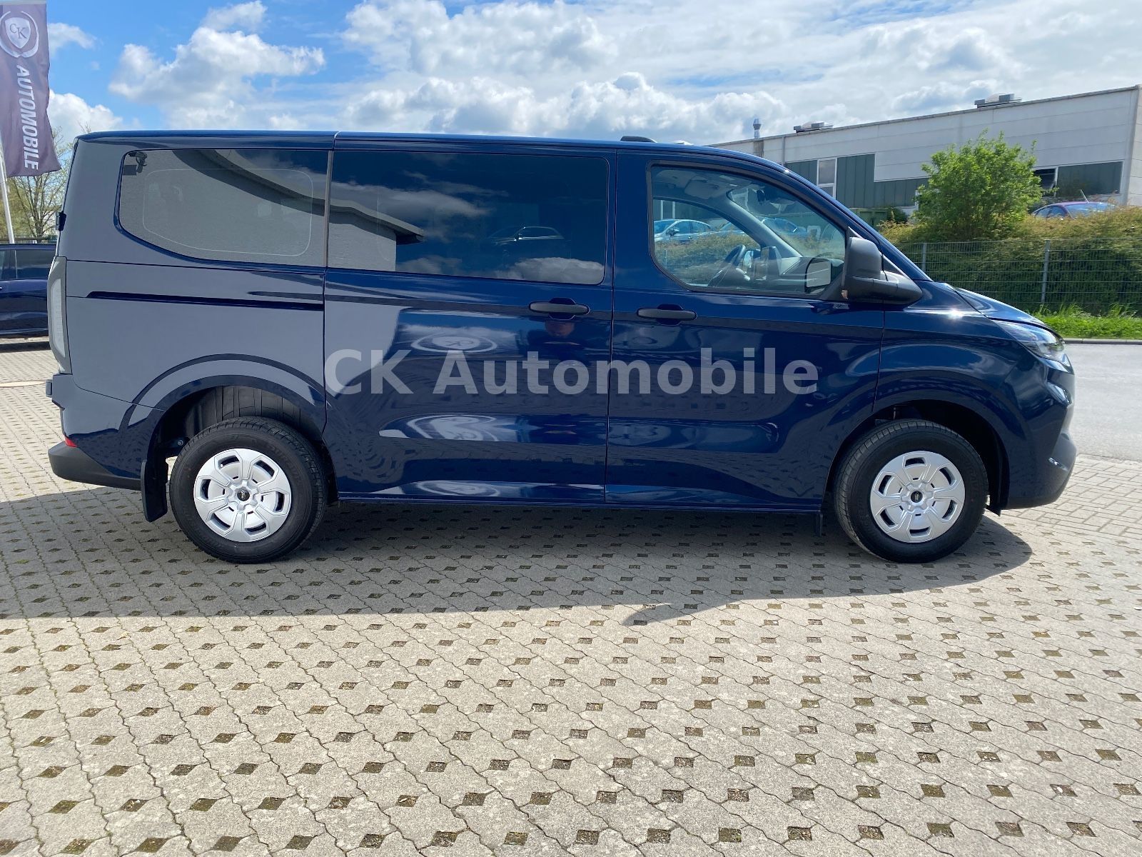 Fahrzeugabbildung Ford Transit Custom Kombi 2.0 Trend/9Sitze/Kamera