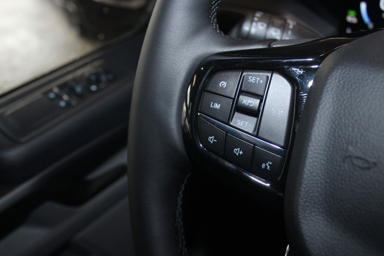 Fahrzeugabbildung Ford Tourneo Custom L1 TREND 8-Sitze LED NAVI CAM uvm