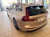 Volvo V60 Kombi Core/ 1.HAND/SCHECKHEFT/8.FACH BEREIFT - Volvo aus 2023