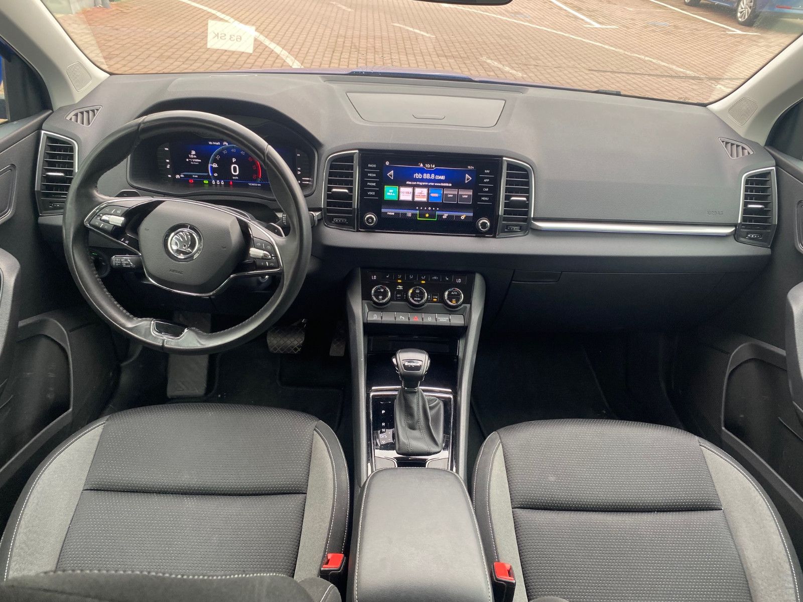 Fahrzeugabbildung SKODA Karoq Tour 2,0 TDI DSG *Navi*AHK*