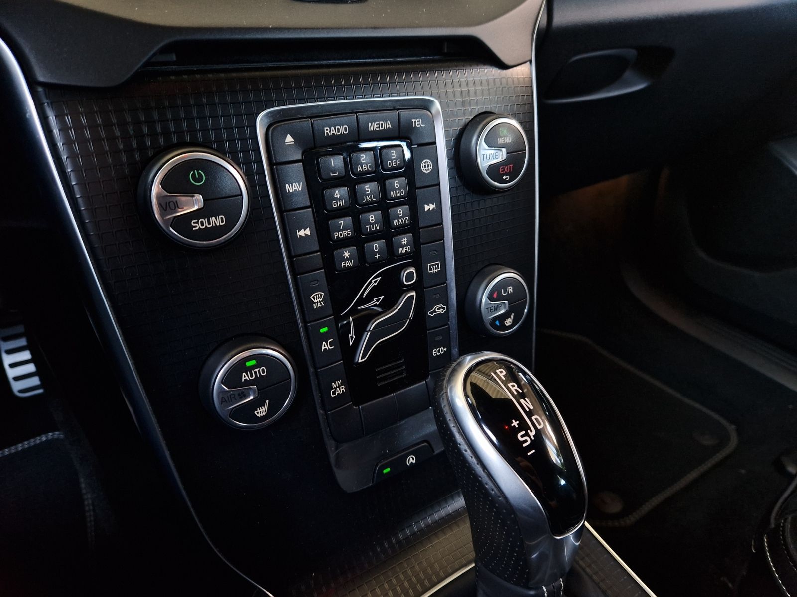Fahrzeugabbildung Volvo V40 R-Design KLIMA LED NAVI ALU