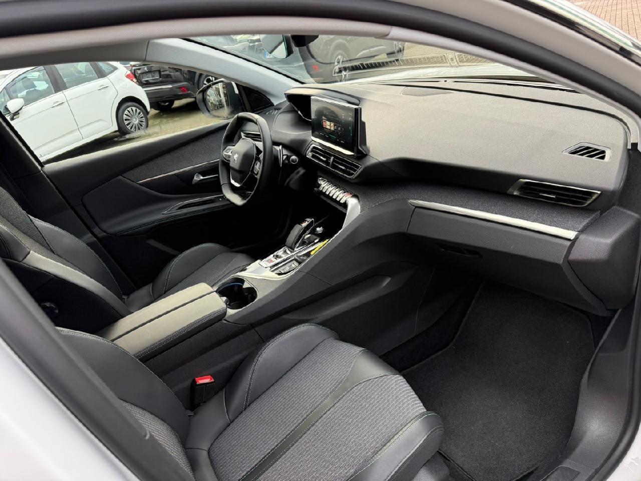 Peugeot 3008 Hybrid 225 Allure Pack