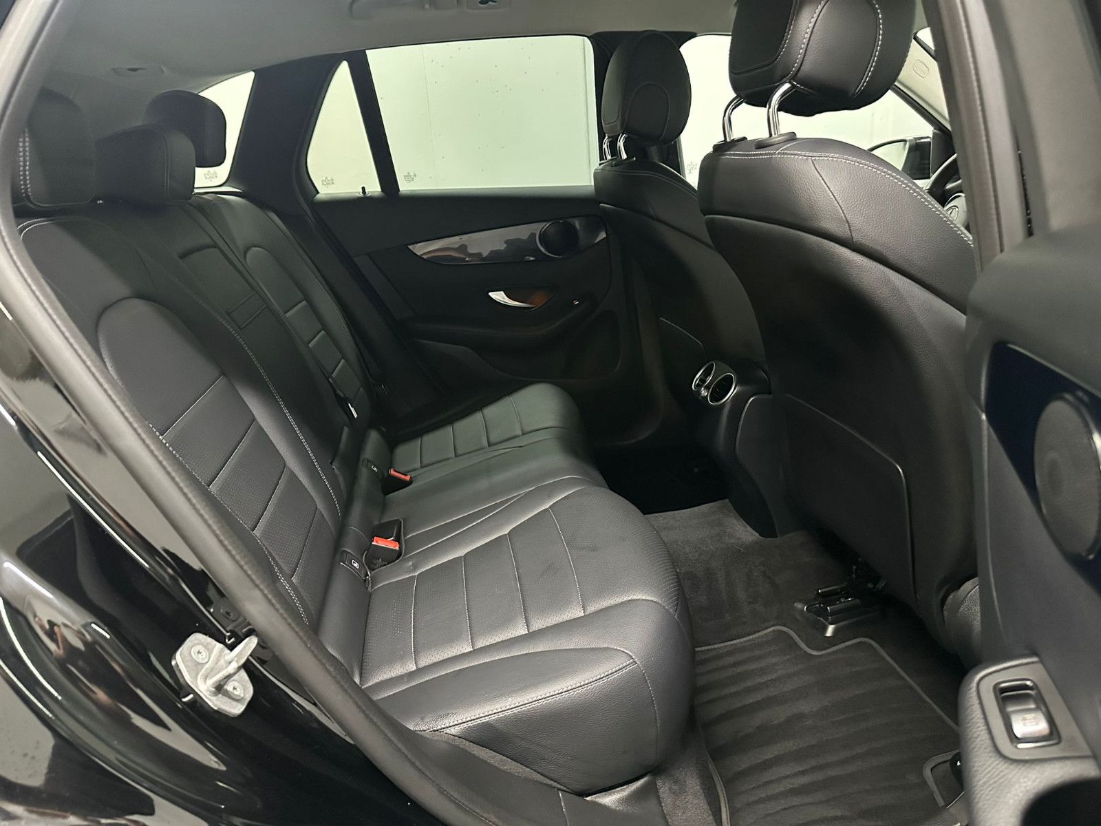 Fahrzeugabbildung Mercedes-Benz GLC 300 e 4MATIC Autom. *AHK*