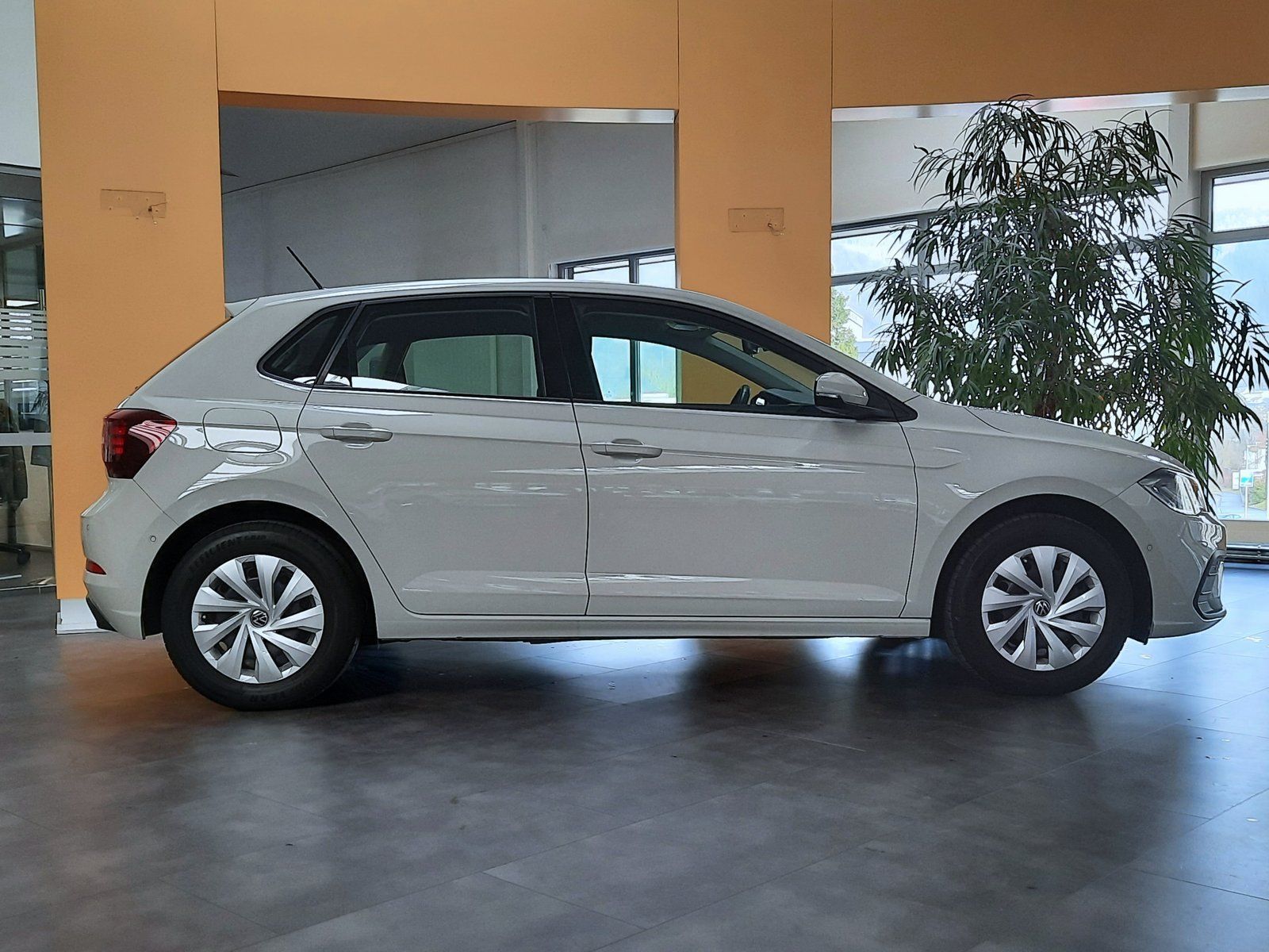 Fahrzeugabbildung Volkswagen Polo TSI DSG Life *LED*Einparkh*Sitzhzg*AppCon.*