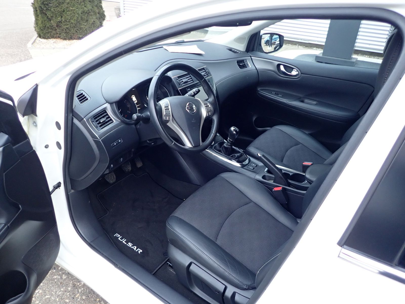 Fahrzeugabbildung Nissan Pulsar N-Connecta 1.2 DIG-T