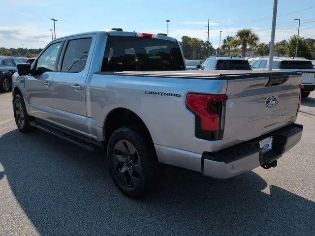 Ford F 150 Lightning Flash grosse Batterie im Vorlauf