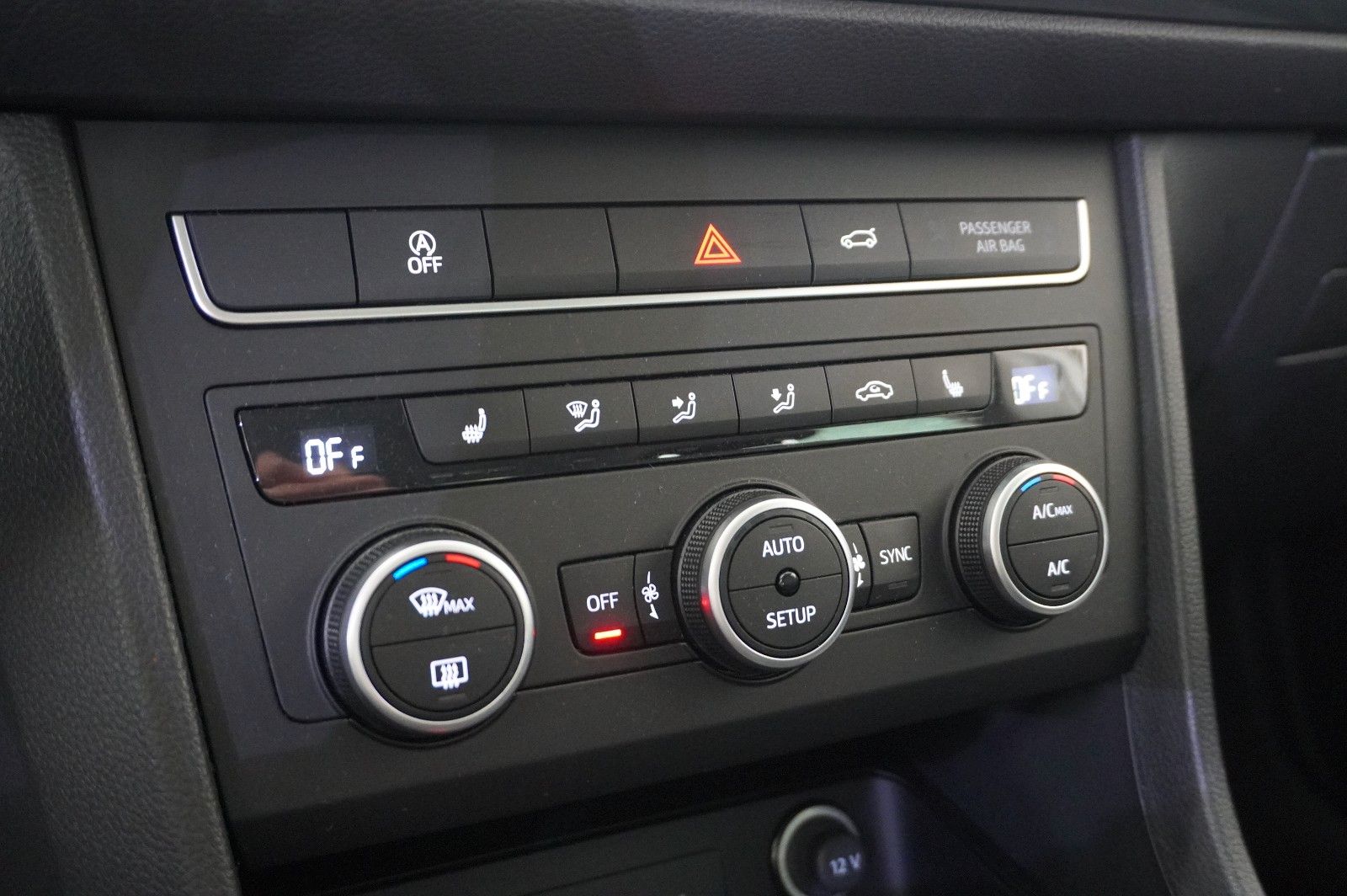 Fahrzeugabbildung SEAT Ateca 2.0 TDI STYLE NAVI/LED/SHZ/TEMP./PDC/DAB+