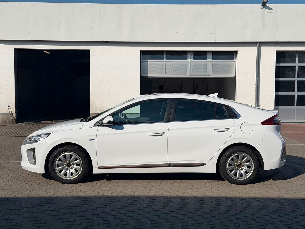 Fahrzeugabbildung Hyundai IONIQ EV Premium *Schiebedach*Totwinkel*ACC*LED*
