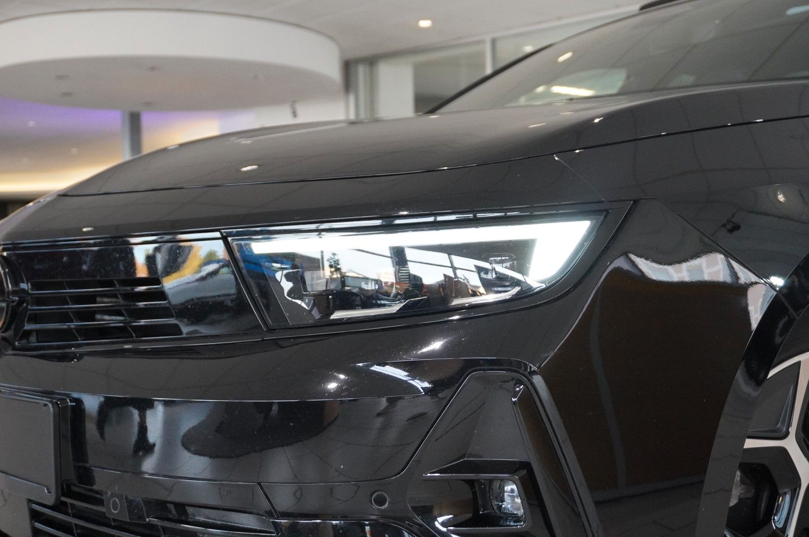 Fahrzeugabbildung Opel Astra L ST 1.2T ULTIMATE NAVI/LED/360°/VIRT/DAB+