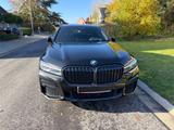 BMW 745e  - schwarze BMW 745