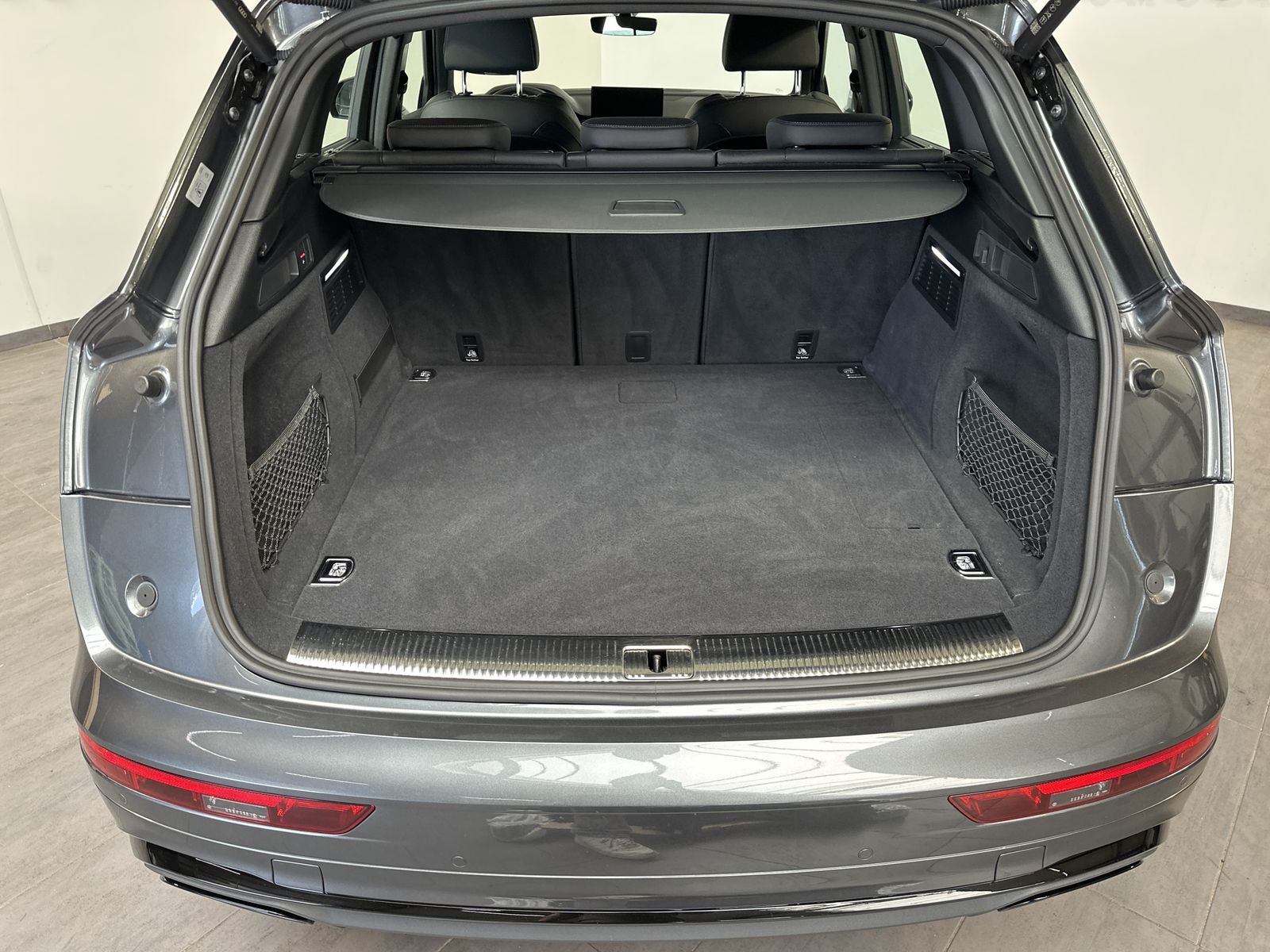 Fahrzeugabbildung Audi Q5 50 TFSIe Qu S-Line Black NAV+MATRIX+AHK+VCOCK