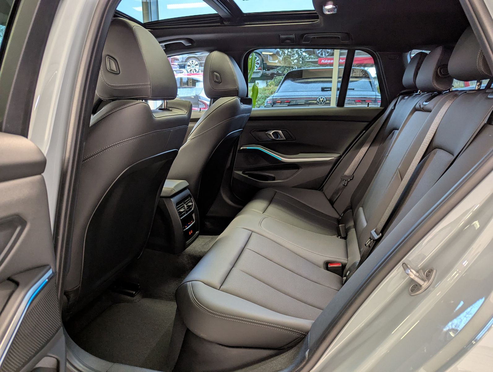 BMW 330 d xD M-Sport Pano LED-adaptiv ACC AHK - Image 13