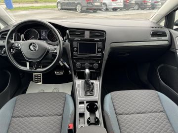Volkswagen Golf - 10