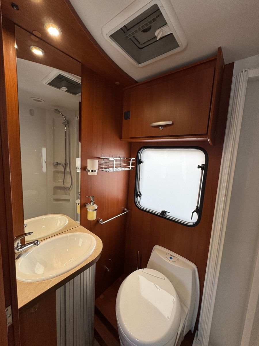 Vehicle image Miller TORONTO FIAT DUCATO SOLAR 2X TV SAT LUFTFEDER