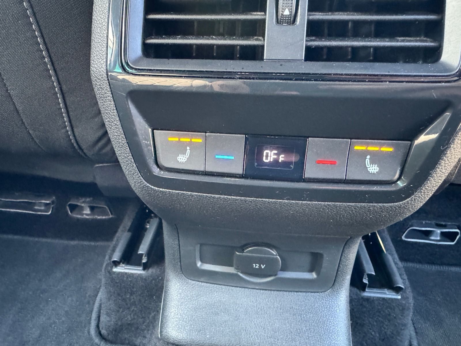 Fahrzeugabbildung SKODA Karoq Sportline 1.5TSI 6-Gang*AHK*RFK*Matrix*eHe