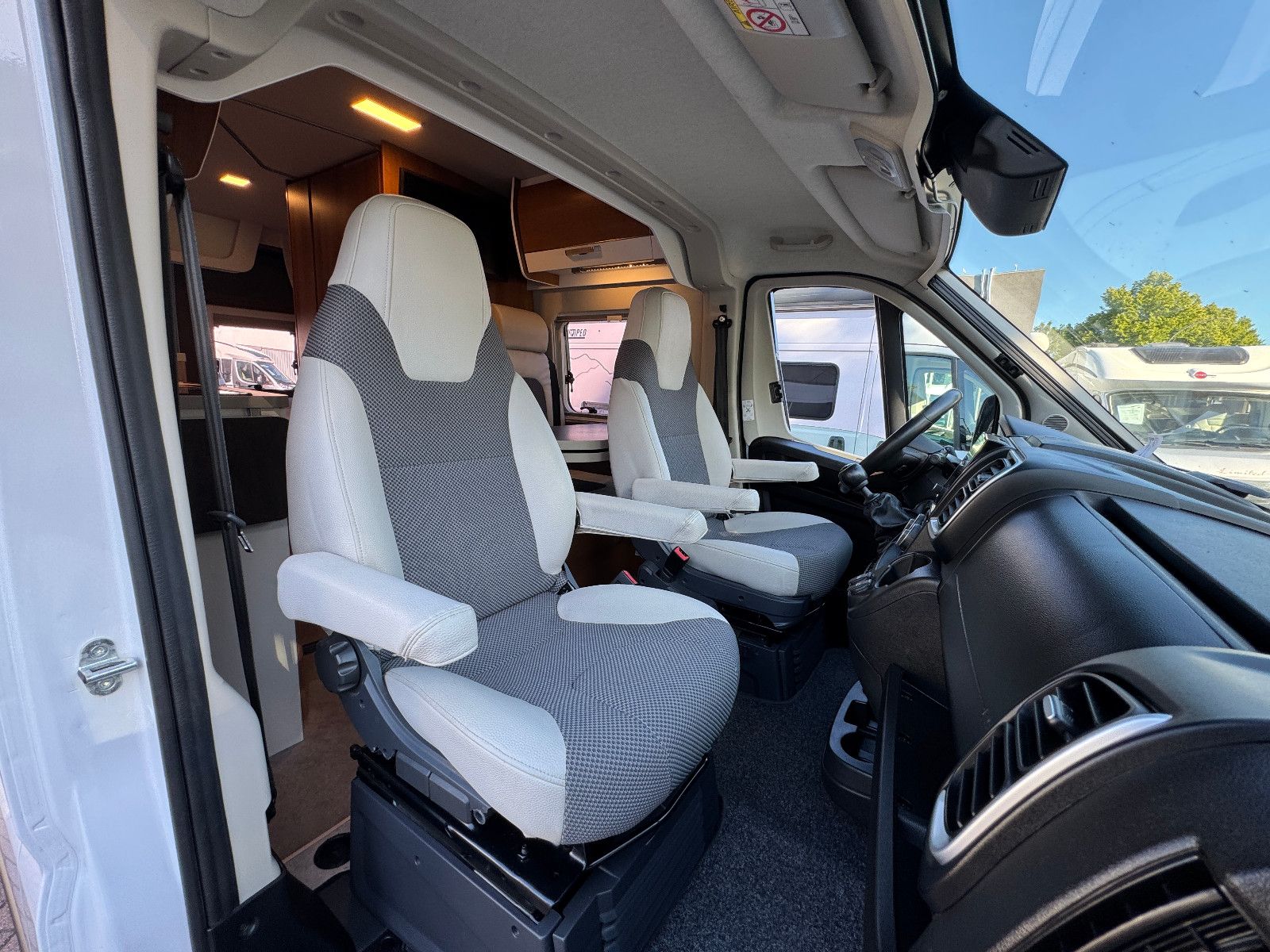 Fahrzeugabbildung VANTourer 540 FIAT DUCATO AUFSTELLDACH 5 SCHLAFPLÄTZE AHK