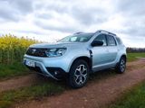 Dacia Duster TCe 150 4WD Celebration - Dacia Duster: Silber