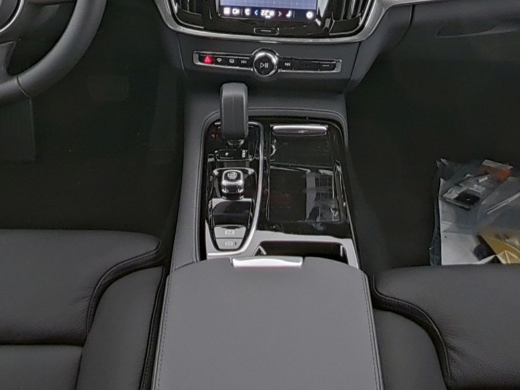 Volvo V90 Kombi Plus Dark Recharge Plug-In Hybrid AWD  foto 6