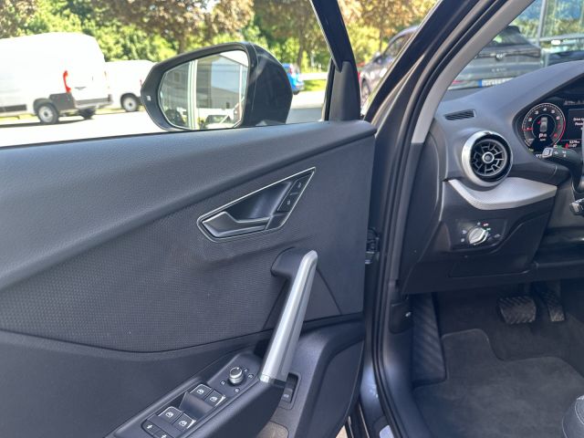 Q2 35 TFSI S line, MatrixLED, AHK, Alu, RFK