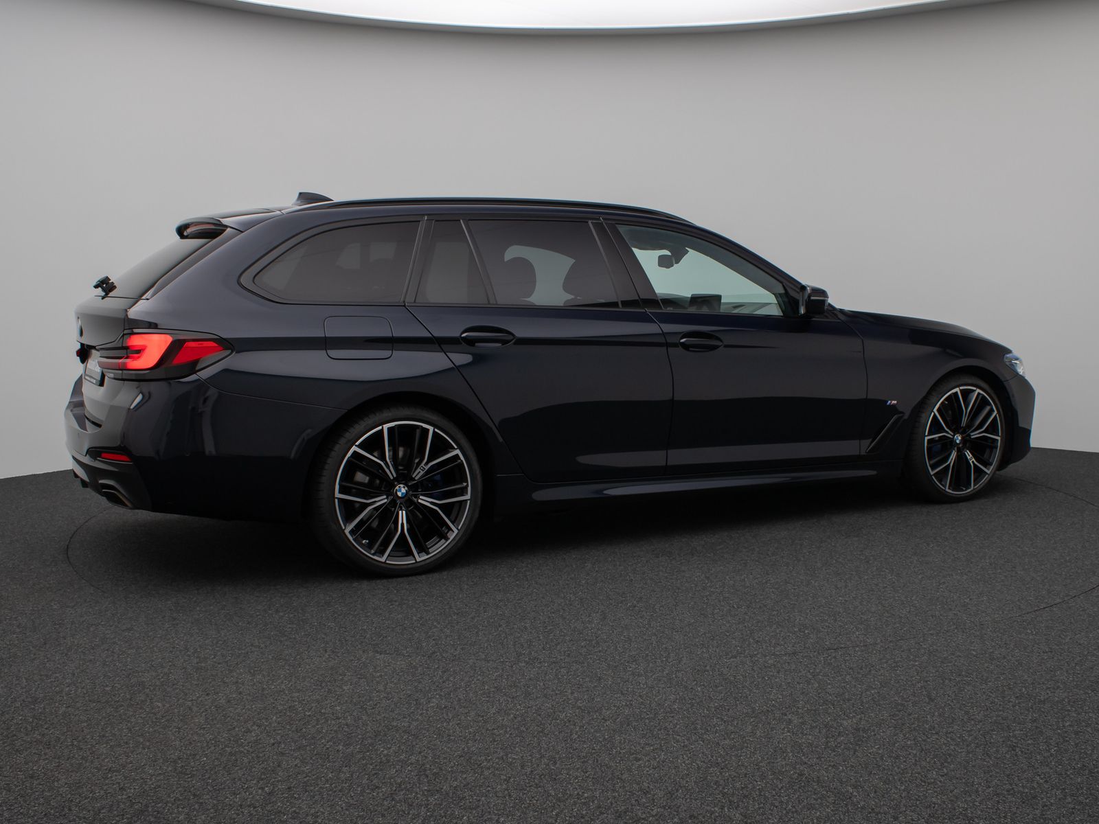 Fahrzeugabbildung BMW 540d xD M Sport Panoram Kamera Laser HUD DAB H/K