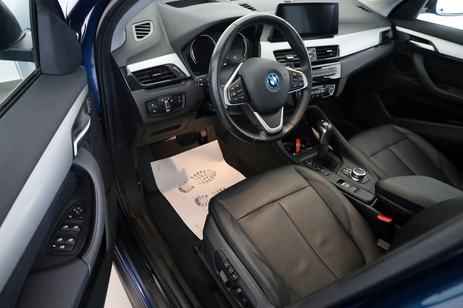 Fahrzeugabbildung BMW X1 xDrive 25 e Advantage,Leder,Navi,Pano,HUD,AHK