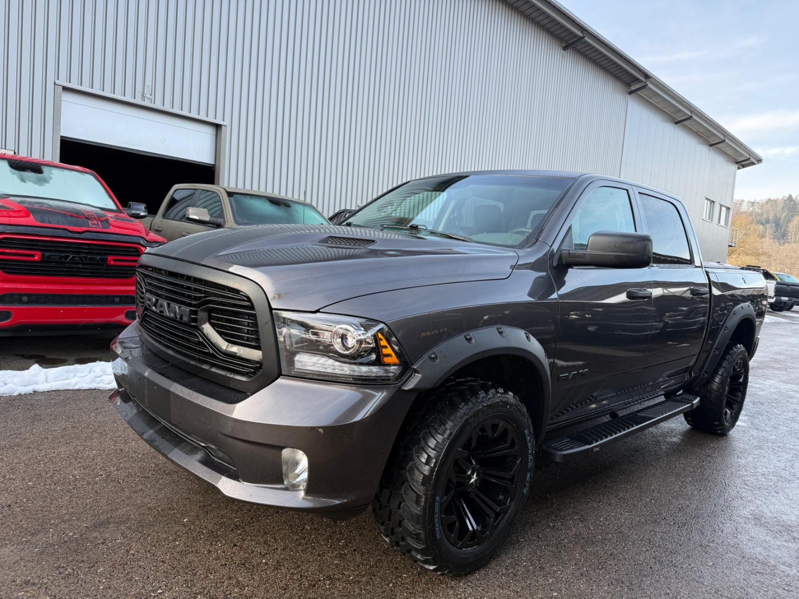 Dodge RAM 1500 HEMI 5.7L CREW CAB SPORT RAMBOX