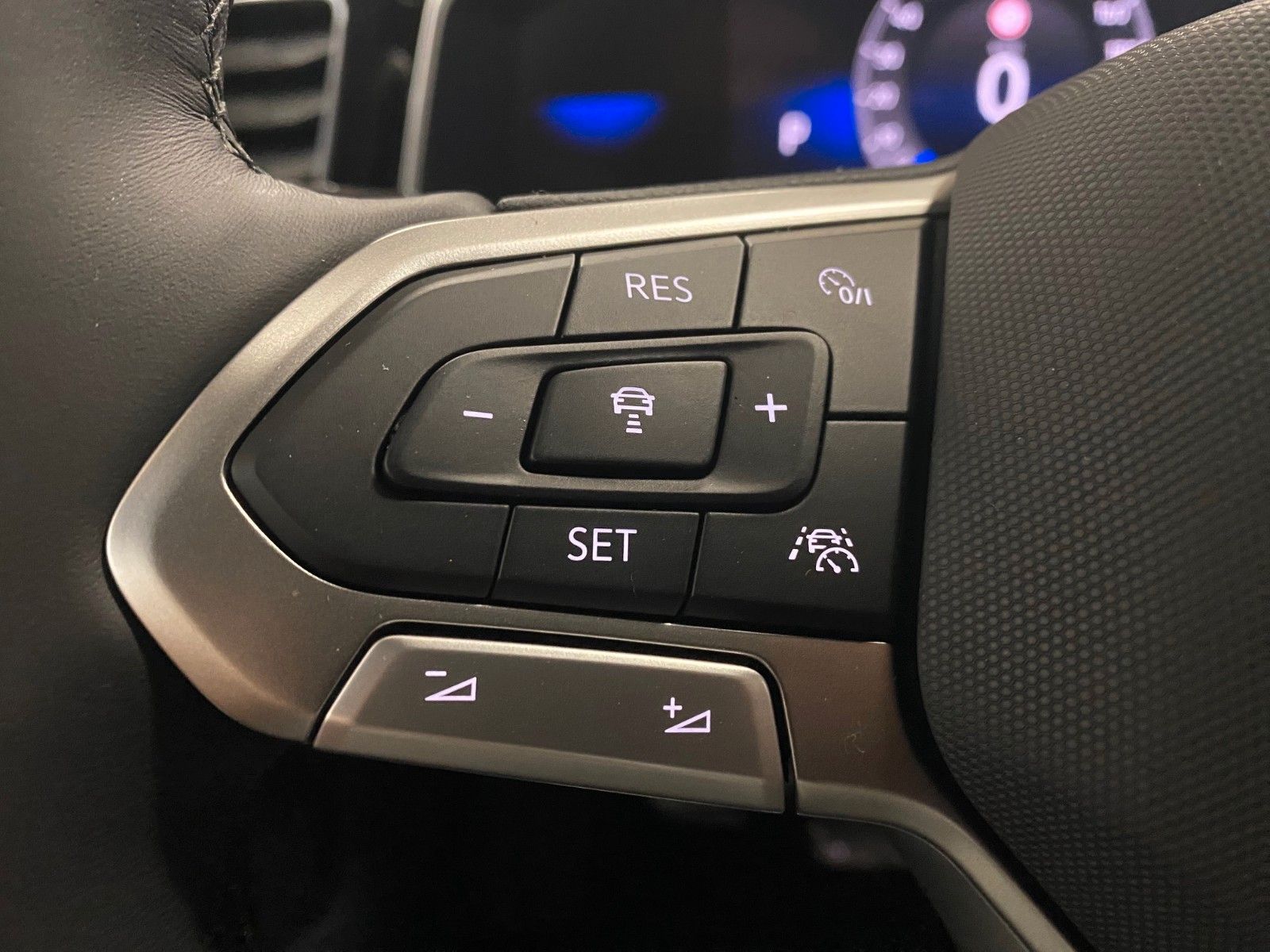 Fahrzeugabbildung Volkswagen Taigo 1.5 TSI DSG R-LINE+Black Style+ACC+Matrix+