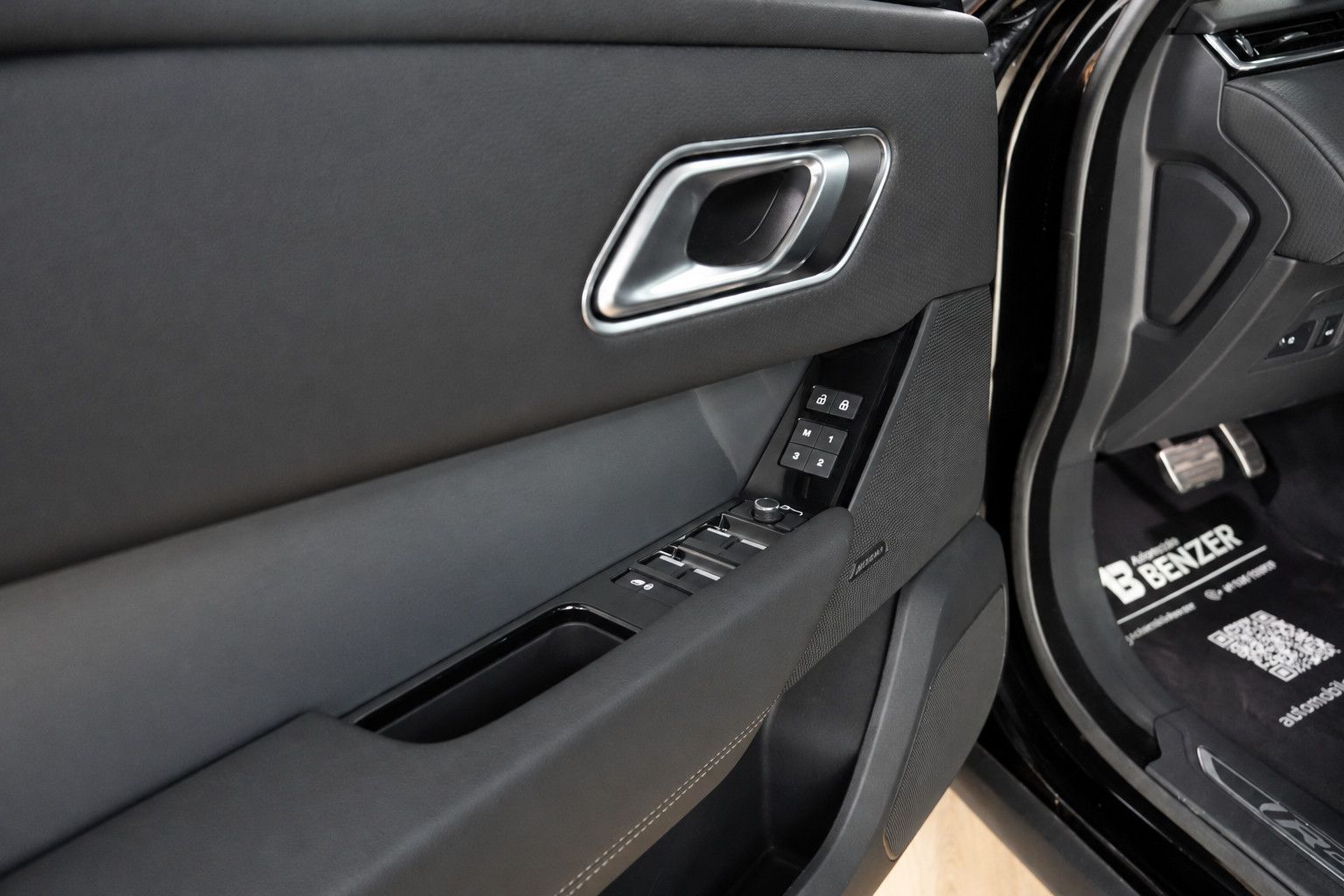 Fahrzeugabbildung Land Rover Range Rover Velar R-Dynamic SE *Meridian*Memory*