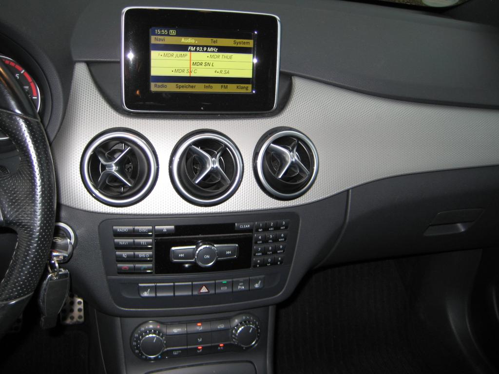 Mercedes-Benz B 180