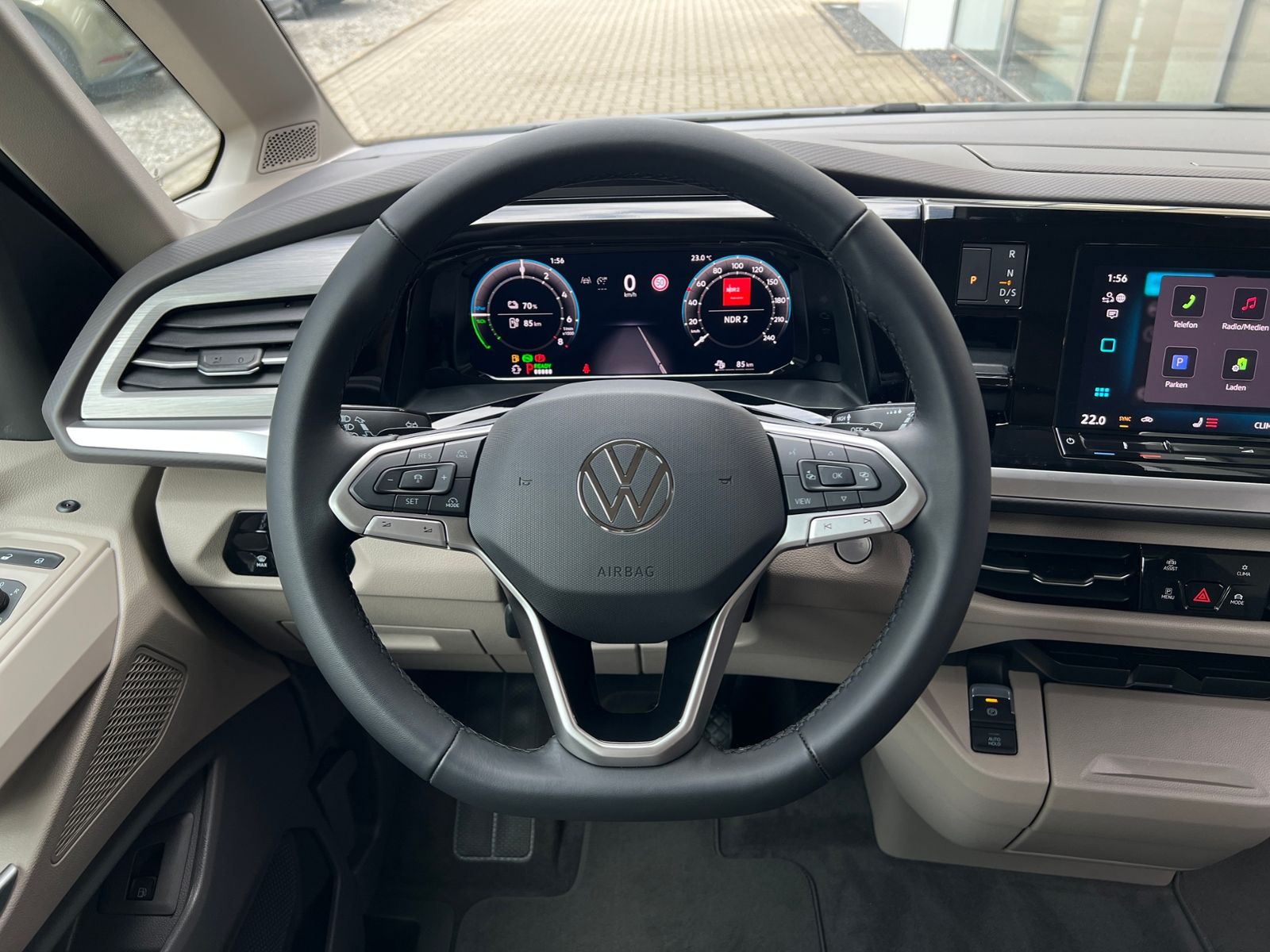 Fahrzeugabbildung Volkswagen Multivan T7 Life 1.5 TSI eHybrid 4MOTION DSG *AH