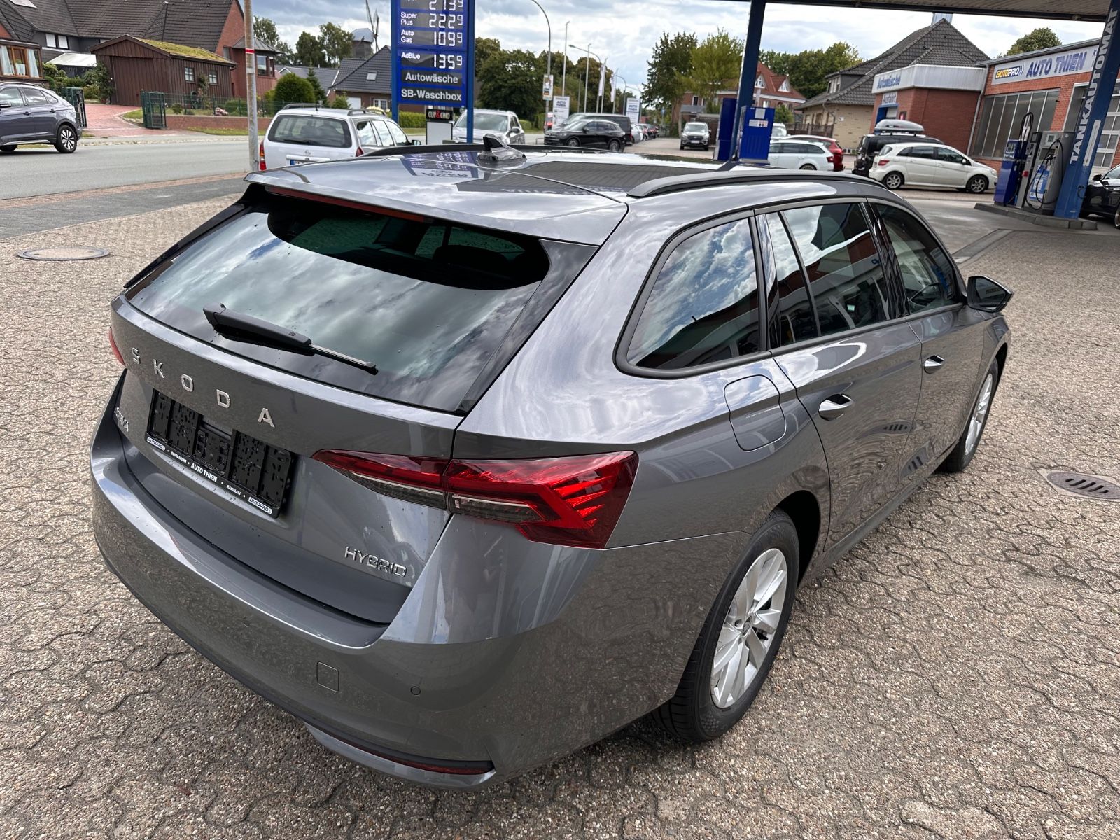 Fahrzeugabbildung SKODA Octavia Combi 1.5 TSI Selection DSG LED/ACC/APP