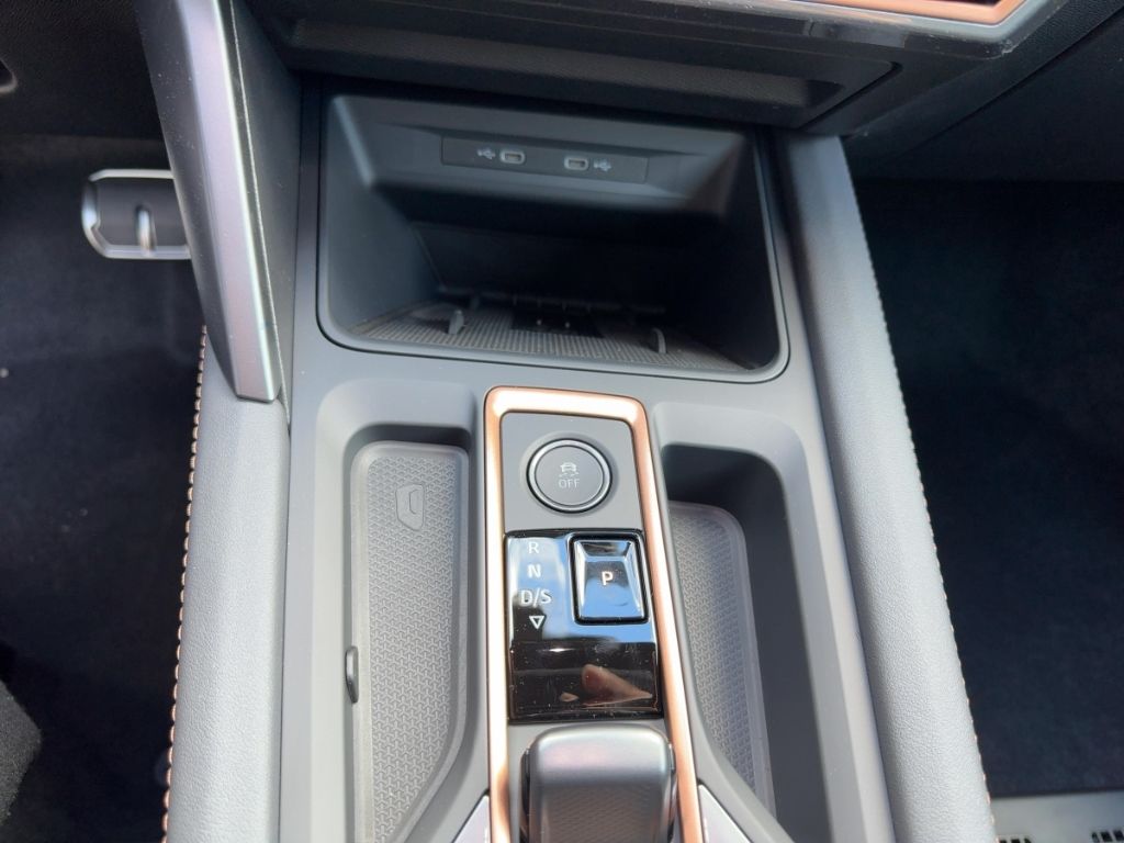 Fahrzeugabbildung CUPRA Formentor VZ 2.0 EXTREME MATT AKRAPOVIC MATRIX