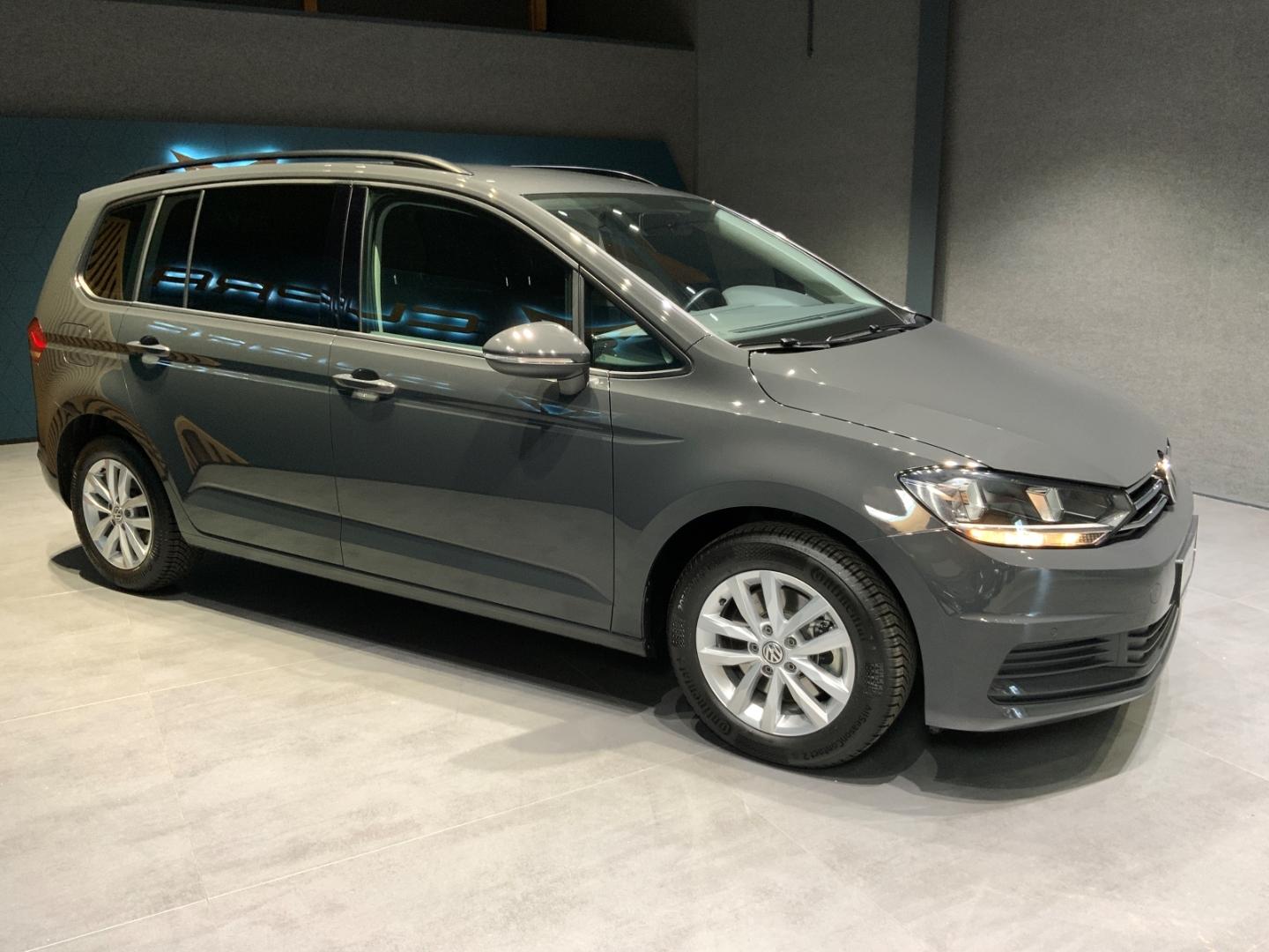 Volkswagen Touran Comfortline 1.6TDI 6-Gang+Navi +7-Sitzer